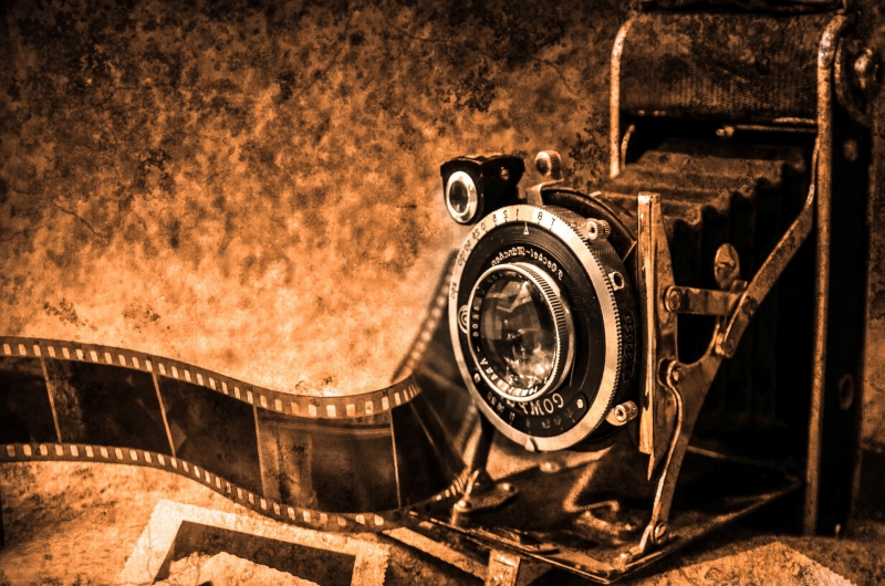 photographe-GILETTE-min_light-wood-night-camera-photography-vintage-1245236-pxhere.com